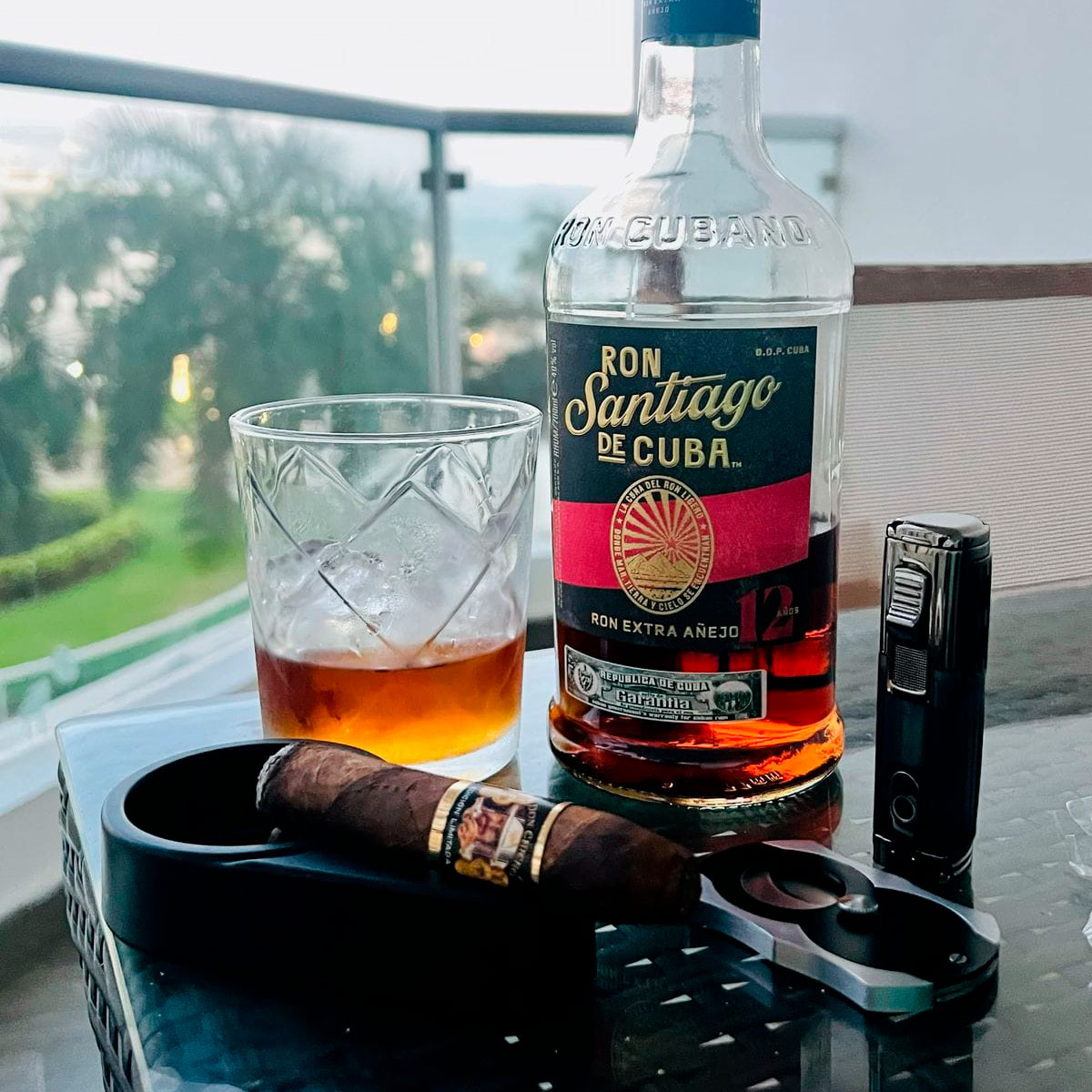 Maridaje de puro betit belicoso caramelo con Ron Santiago de Cuba Maridaje de puro betit belicoso caramelo con Ron Santiago de Cuba